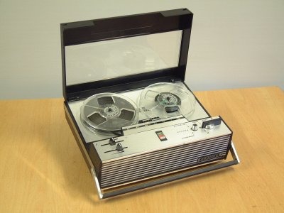 Magnétophone et cassette  UBS-Histoire et archéologie